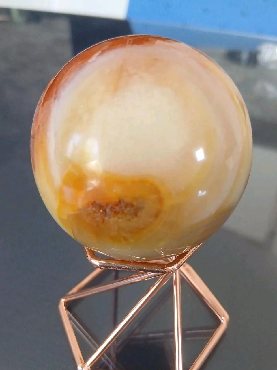 Esfera de ágata roja Cornaline 5 cm / 220 g con imperfecciones naturales – photo 3